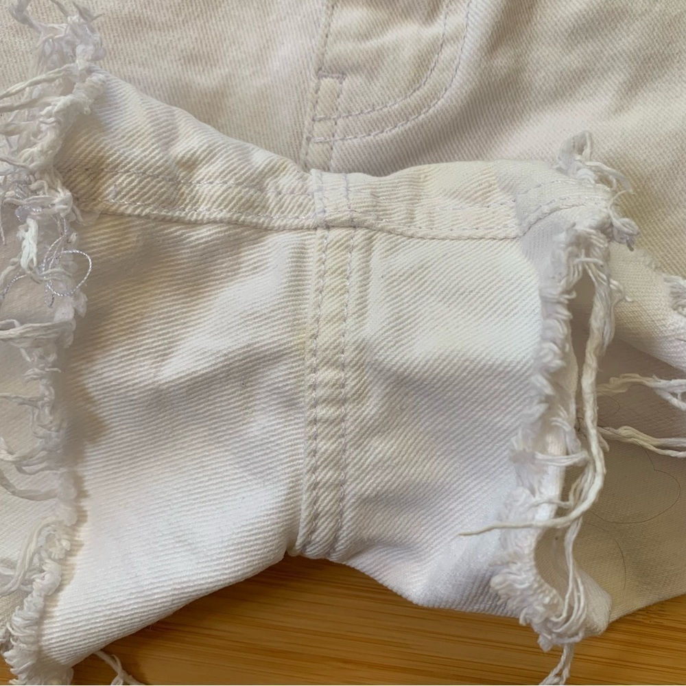 Urban Outfitters BDG White Pelmet Shorts Raw Edge Distressed Summer Size 26 - Picture 4 of 6